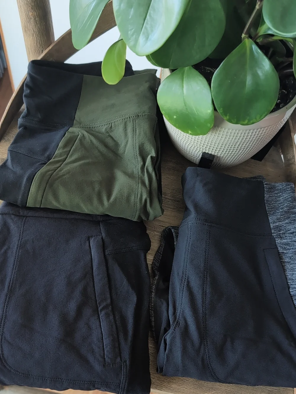 Athleta Headlands Hybrid Cargo Tight Pants 4 Hiking Leggings Lot Bundle
